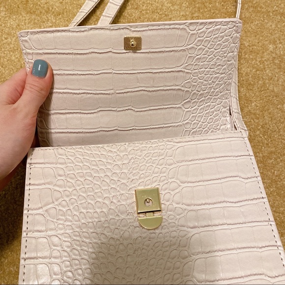 New Ivory Pink Messenger Bag - Picture 6 of 7